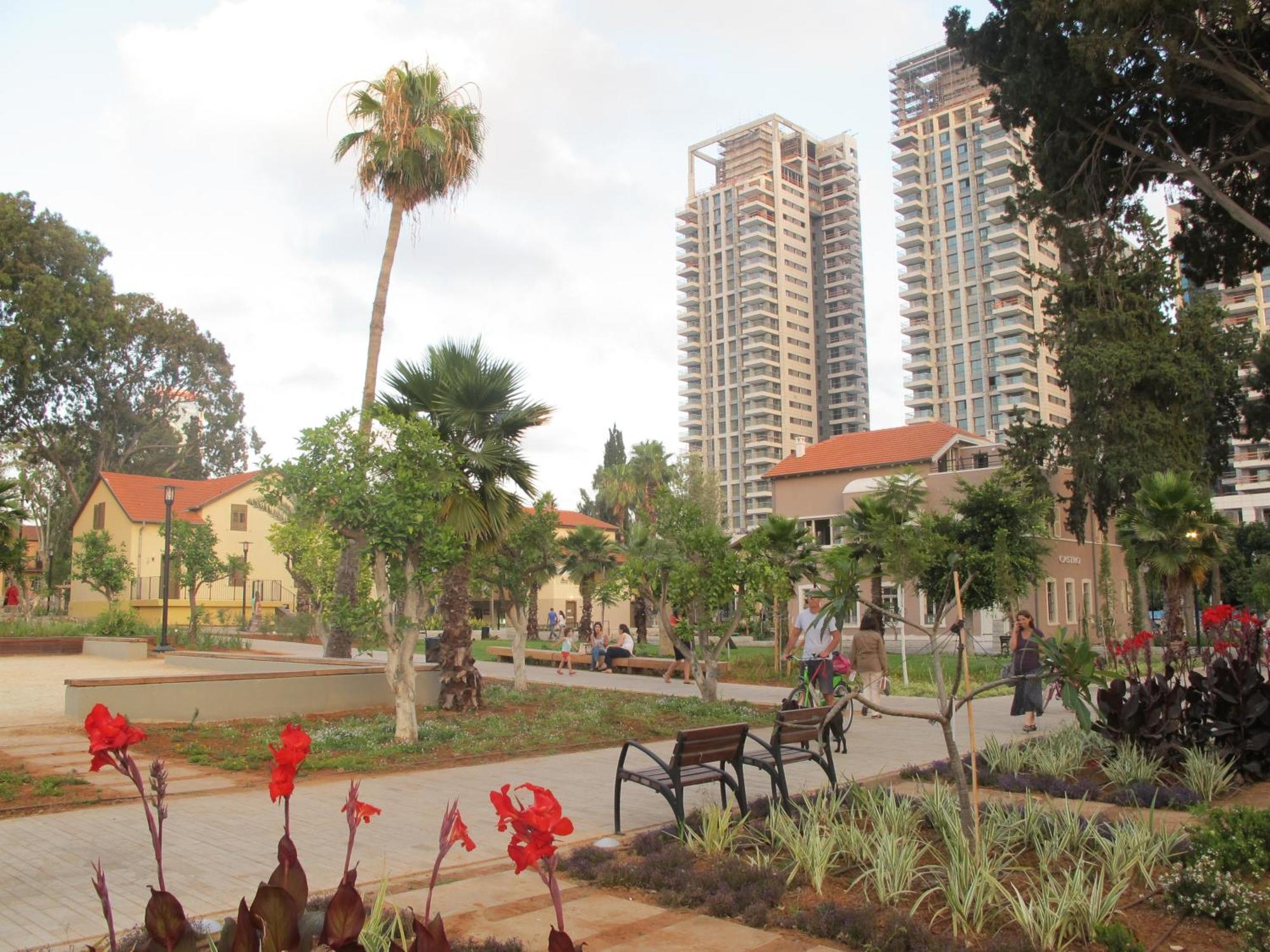 Tel Aviv City-Centre: 2 Crowne Plaza Hotels Worth Knowing