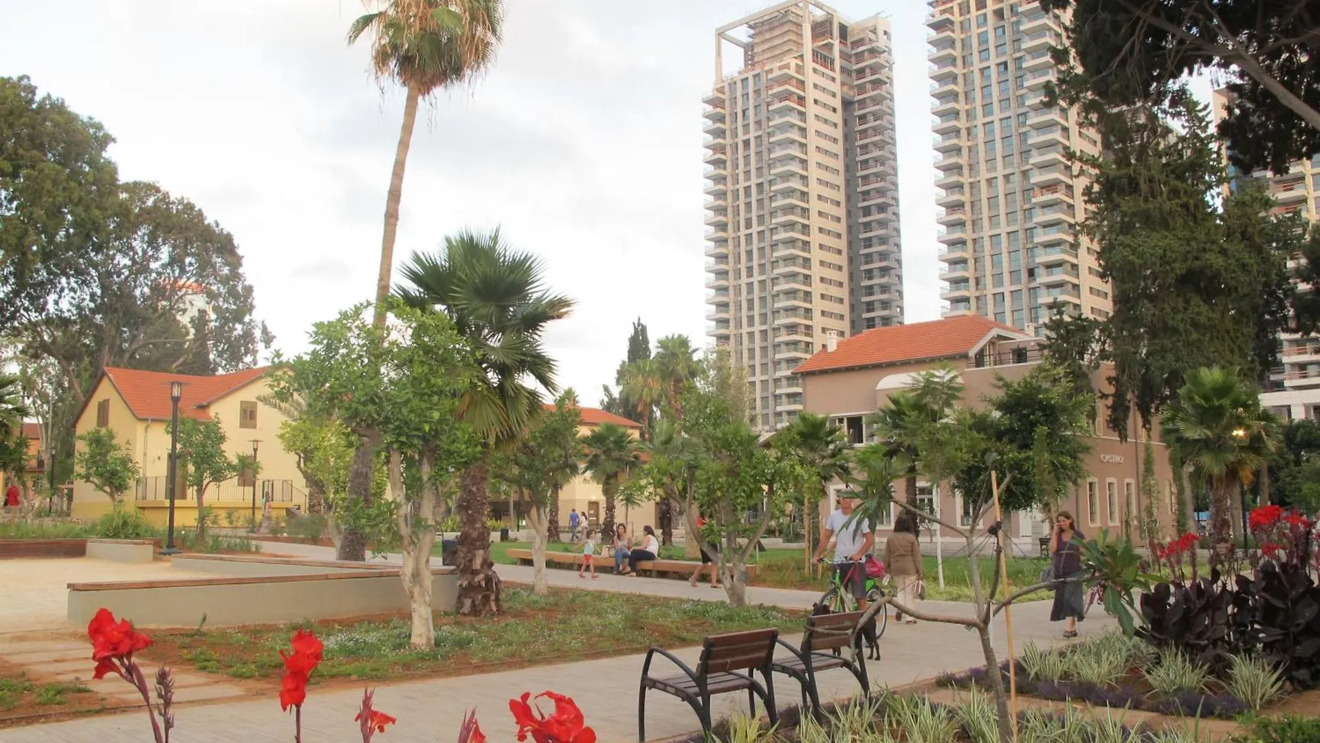 Tel Aviv City-Centre: 2 Crowne Plaza Hotels Worth Knowing