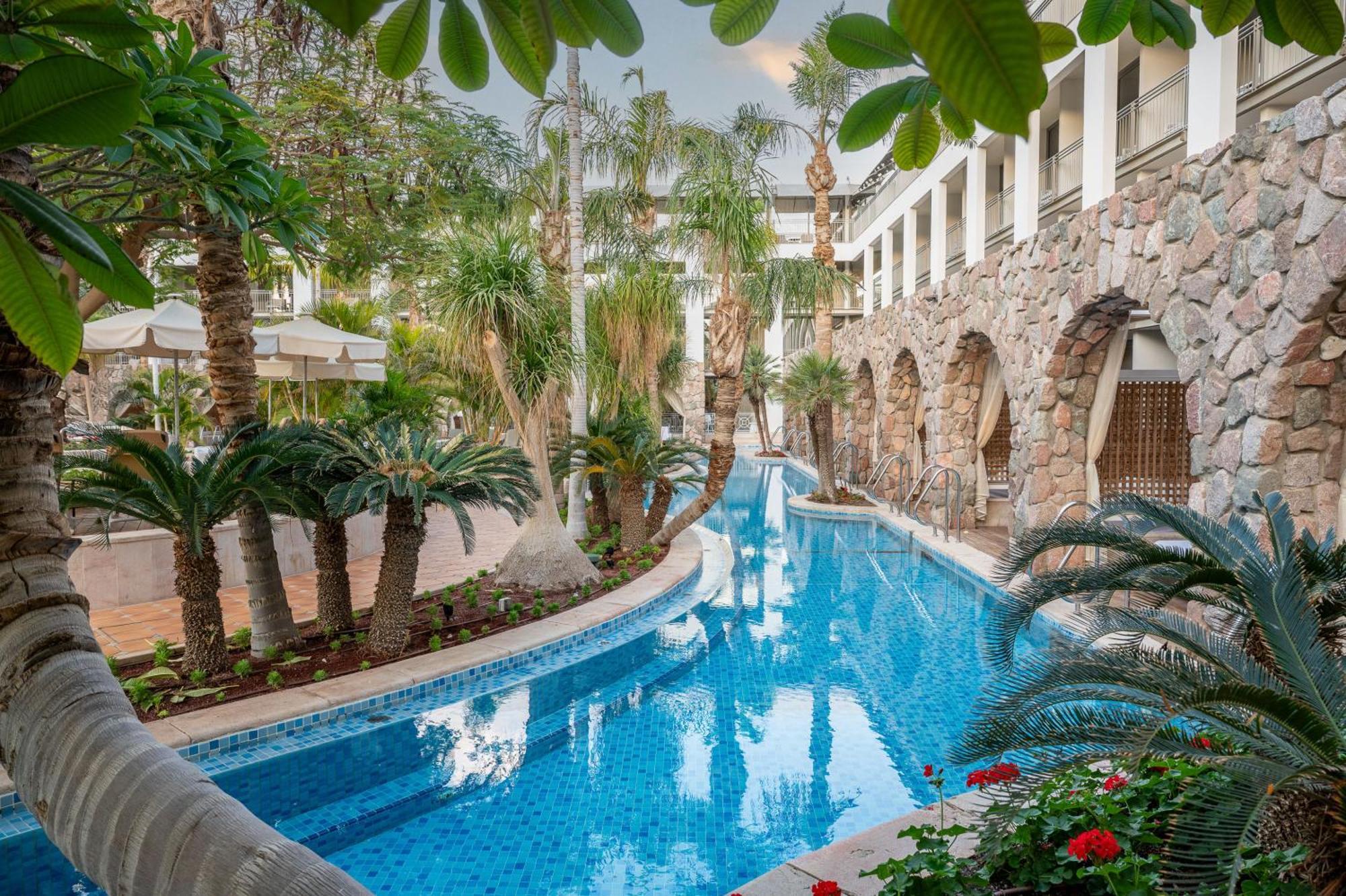 Where to Stay Near Coral Beach Reserve: 4 Top Spa Hotels