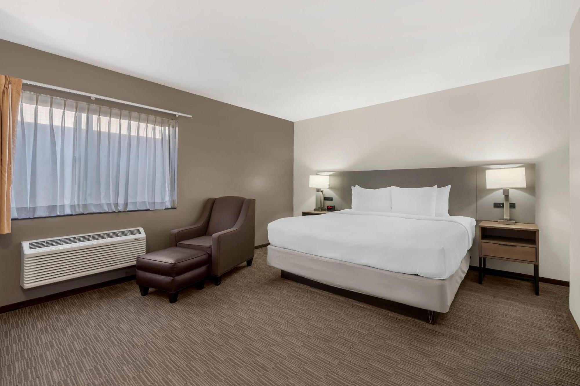 Where to Stay Near El Segundo Recreation and Parks: 4 Airport Hotels